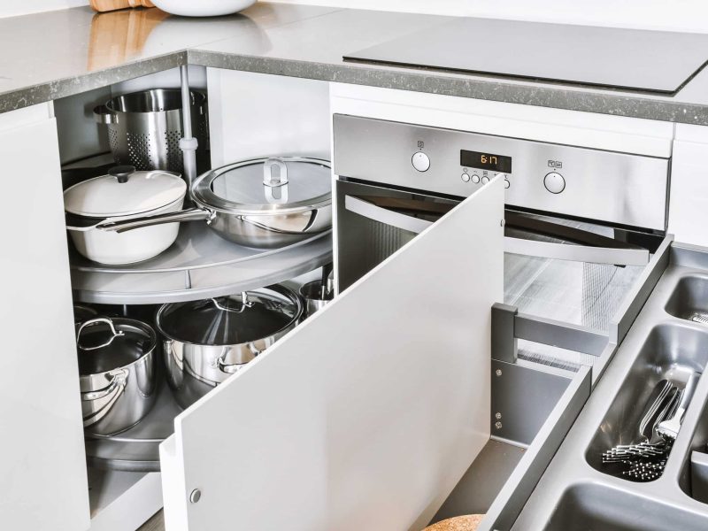 Kitchenware storage drawers in kitchen